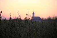 Kirche im Sonnenuntergang